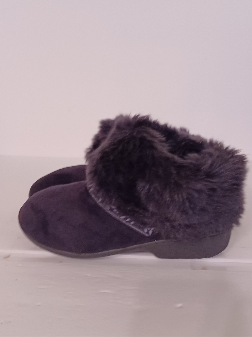NWOT Women ISOTONER Black Suede Fake Fur Boot Size 8.5-9